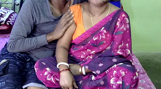 Snapshot of Couple_For_You18 chatting on February 8, 2:47 am Couple For You18 online show from February 8, 2:47 am