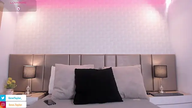 Snapshot of Eevee_Taylor chatting on July 1, 2:02 am Eevee Taylor online show from July 1, 2:02 am