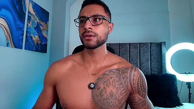 LiamGarcia1 online show from April 20, 3:37 pm