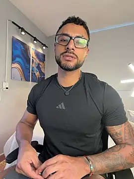 LiamGarcia1 online show from May 23, 4:22 pm