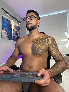 LiamGarcia1 online show from May 26, 5:31 pm