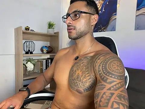 Snapshot of LiamGarcia1 chatting on July 20, 6:54 pm LiamGarcia1 online show from July 20, 6:54 pm