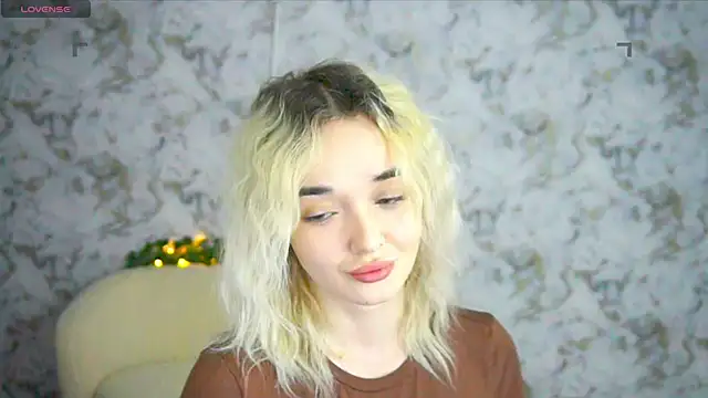 Snapshot of Ashley_S chatting on April 19, 10:23 pm Ashley S online show from April 19, 10:23 pm