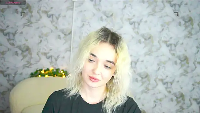Snapshot of Ashley_S chatting on April 21, 1:42 am Ashley S online show from April 21, 1:42 am