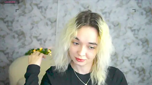 Snapshot of Ashley_S chatting on April 23, 10:12 pm Ashley S online show from April 23, 10:12 pm