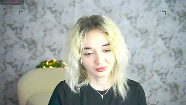 Snapshot of Ashley_S chatting on April 25, 10:18 pm Ashley S online show from April 25, 10:18 pm