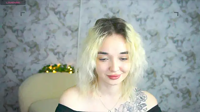 Snapshot of Ashley_S chatting on April 26, 10:18 pm Ashley S online show from April 26, 10:18 pm
