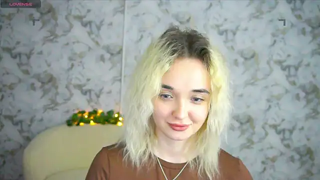 Snapshot of Ashley_S chatting on April 28, 2:27 am Ashley S online show from April 28, 2:27 am