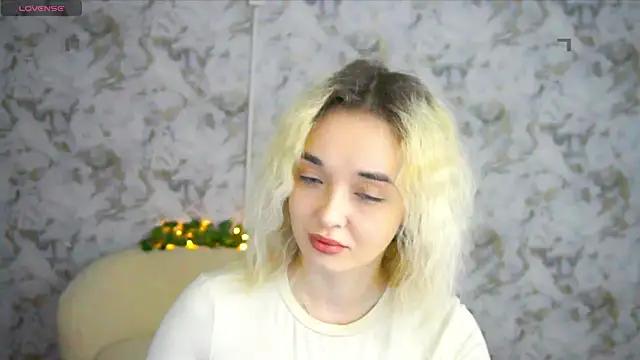 Snapshot of Ashley_S chatting on April 28, 10:15 pm Ashley S online show from April 28, 10:15 pm