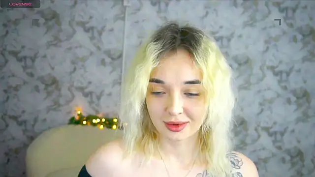 Snapshot of Ashley_S chatting on May 8, 10:37 pm Ashley S online show from May 8, 10:37 pm