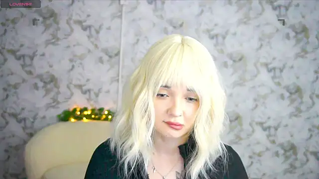 Snapshot of Ashley_S chatting on June 2, 10:23 pm Ashley S online show from June 2, 10:23 pm