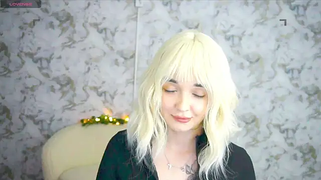 Snapshot of Ashley_S chatting on June 4, 10:27 pm Ashley S online show from June 4, 10:27 pm