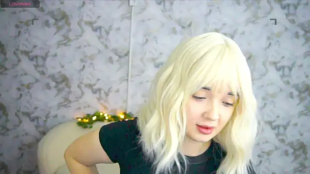 Snapshot of Ashley_S chatting on June 6, 10:25 pm Ashley S online show from June 6, 10:25 pm