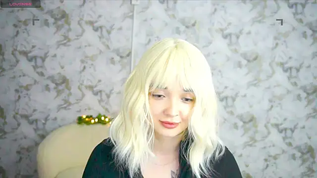 Snapshot of Ashley_S chatting on June 10, 10:19 pm Ashley S online show from June 10, 10:19 pm