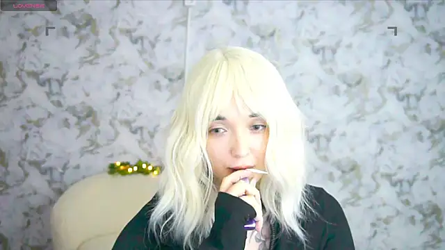 Snapshot of Ashley_S chatting on June 11, 2:53 am Ashley S online show from June 11, 2:53 am