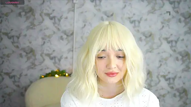 Snapshot of Ashley_S chatting on June 24, 10:31 pm Ashley S online show from June 24, 10:31 pm