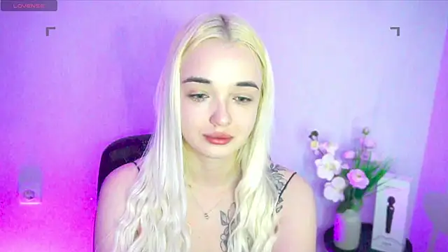 Snapshot of Ashley_S chatting on July 6, 10:01 pm Ashley S online show from July 6, 10:01 pm