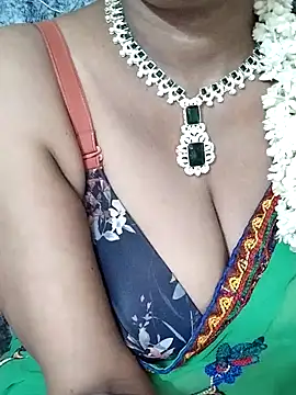 Snapshot of sophia600 chatting on December 15, 7:10 pm sophia600 online show from December 15, 7:10 pm