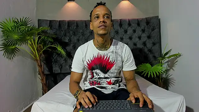 Snapshot of Salomon_koude chatting on April 26, 2:31 am Salomon koude online show from April 26, 2:31 am