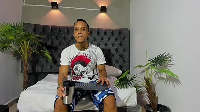 Snapshot of Salomon_koude chatting on April 27, 1:31 pm Salomon koude online show from April 27, 1:31 pm