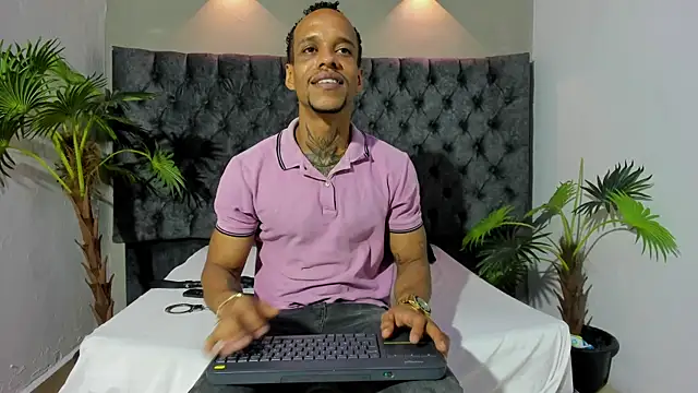 Snapshot of Salomon_koude chatting on May 11, 2:45 pm Salomon koude online show from May 11, 2:45 pm
