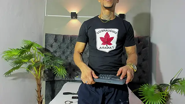 Snapshot of Salomon_koude chatting on May 15, 2:18 am Salomon koude online show from May 15, 2:18 am