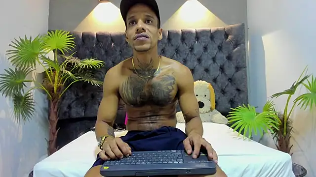 Snapshot of Salomon_koude chatting on May 30, 2:25 pm Salomon koude online show from May 30, 2:25 pm