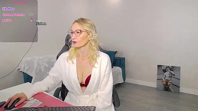 Snapshot of Sofia_Soul chatting on September 30, 6:35 pm Sofia Soul online show from September 30, 6:35 pm