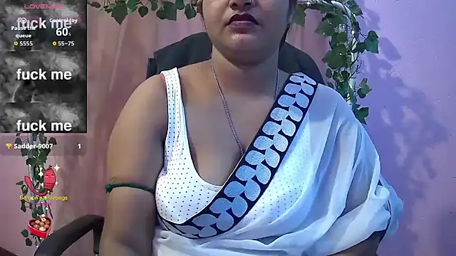 Snapshot of Pari-new chatting on August 3, 9:15 am Pari-new online show from August 3, 9:15 am