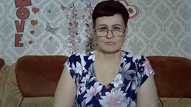 Snapshot of PaulaGolden chatting on June 3, 6:02 pm PaulaGolden online show from June 3, 6:02 pm