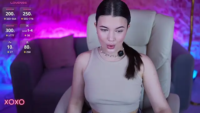 YourLolaBunny online show from March 29, 6:24 am