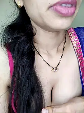 Snapshot of Fair-magic-woman chatting on March 9, 10:30 am Fair-magic-woman online show from March 9, 10:30 am