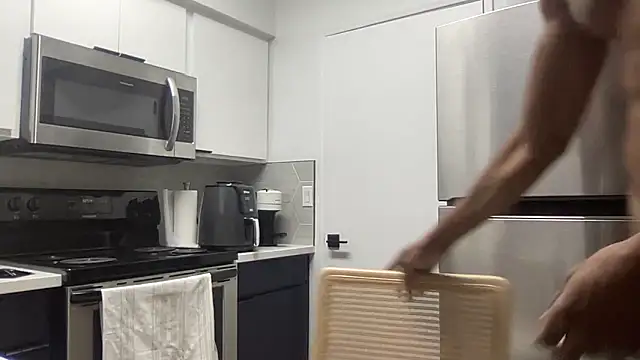 Snapshot of Blacklength chatting on February 13, 8:55 pm Blacklength online show from February 13, 8:55 pm