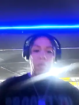 Snapshot of Karenn12 chatting on February 27, 2:33 am Karenn12 online show from February 27, 2:33 am