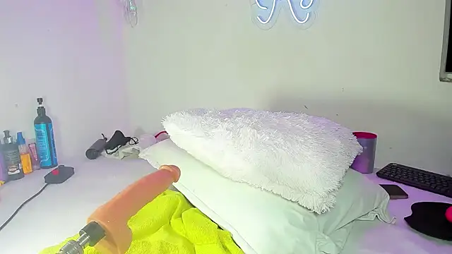 kyliestteel online show from December 15, 6:07 am