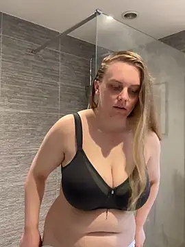 Snapshot of Vixen_Mistress_Ali chatting on March 2, 12:01 pm Vixen Mistress Ali online show from March 2, 12:01 pm