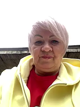 Snapshot of Laura_Millf chatting on April 22, 10:06 am Laura Millf online show from April 22, 10:06 am