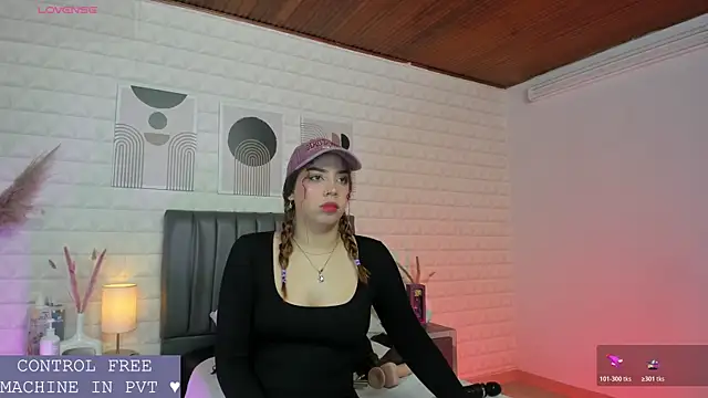Snapshot of Lizzie-Evans chatting on June 13, 12:03 pm Lizzie-Evans online show from June 13, 12:03 pm