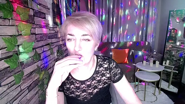 Hot Girl87 online show from December 3, 3:55 pm