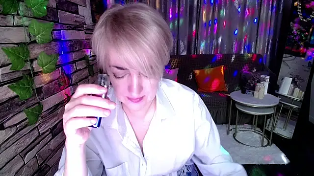 Hot Girl87 online show from December 11, 10:16 pm