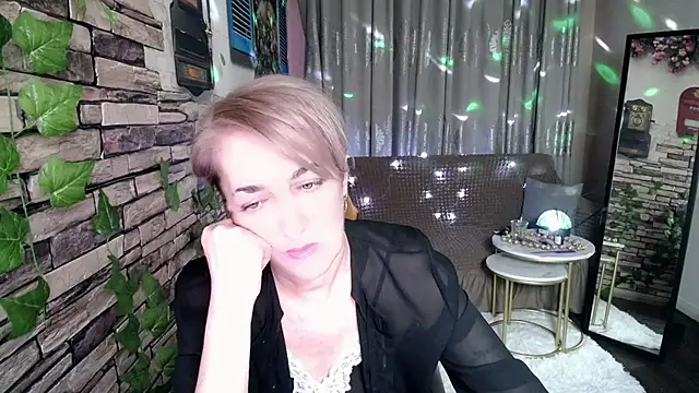 Hot Girl87 online show from January 19, 9:23 pm