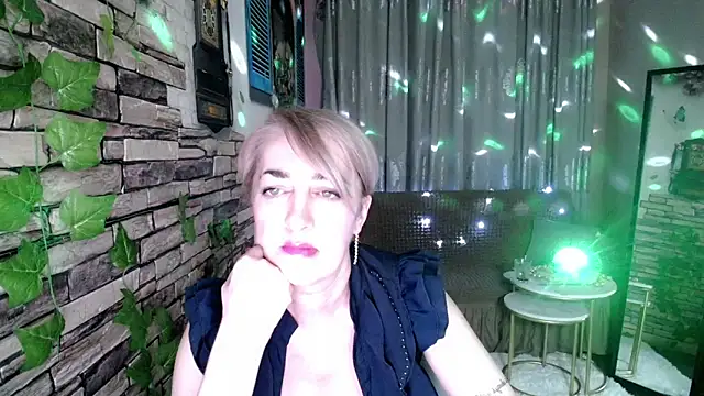 Hot Girl87 online show from January 27, 9:22 pm