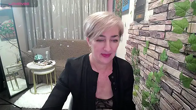 Hot Girl87 online show from February 5, 11:50 pm