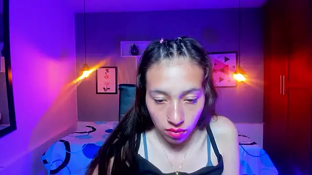 Snapshot of Valeria_roussi chatting on December 4, 7:34 pm Valeria roussi online show from December 4, 7:34 pm