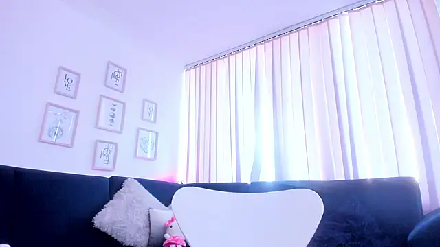 Snapshot of Valentina_Se chatting on December 15, 8:36 pm Valentina Se online show from December 15, 8:36 pm