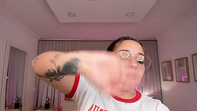 Snapshot of Valentina_Se chatting on February 22, 7:23 am Valentina Se online show from February 22, 7:23 am