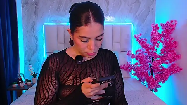 Snapshot of IsabellaAnngel chatting on June 7, 4:27 am IsabellaAnngel online show from June 7, 4:27 am