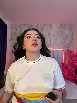 Snapshot of IsabellaAnngel chatting on June 27, 11:32 pm IsabellaAnngel online show from June 27, 11:32 pm