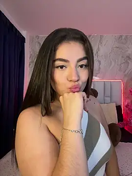Snapshot of IsabellaAnngel chatting on July 18, 1:10 am IsabellaAnngel online show from July 18, 1:10 am