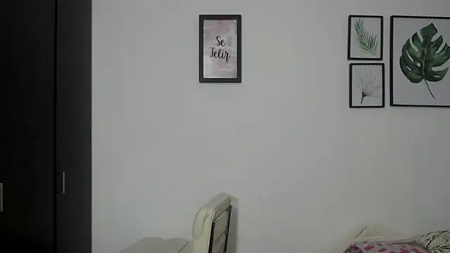 Snapshot of viki_mom chatting on December 4, 11:46 pm viki mom online show from December 4, 11:46 pm